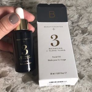 Beautycounter balancing facial oil